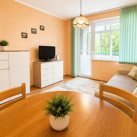 Sunny - Location & Free Parking Apartment *