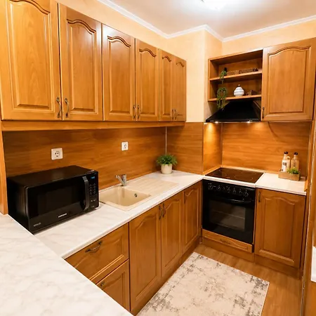 Sunny - Location & Free Parking Apartment