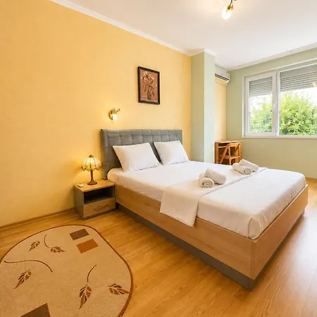 Apartment Sunny - Location & Free Parking *